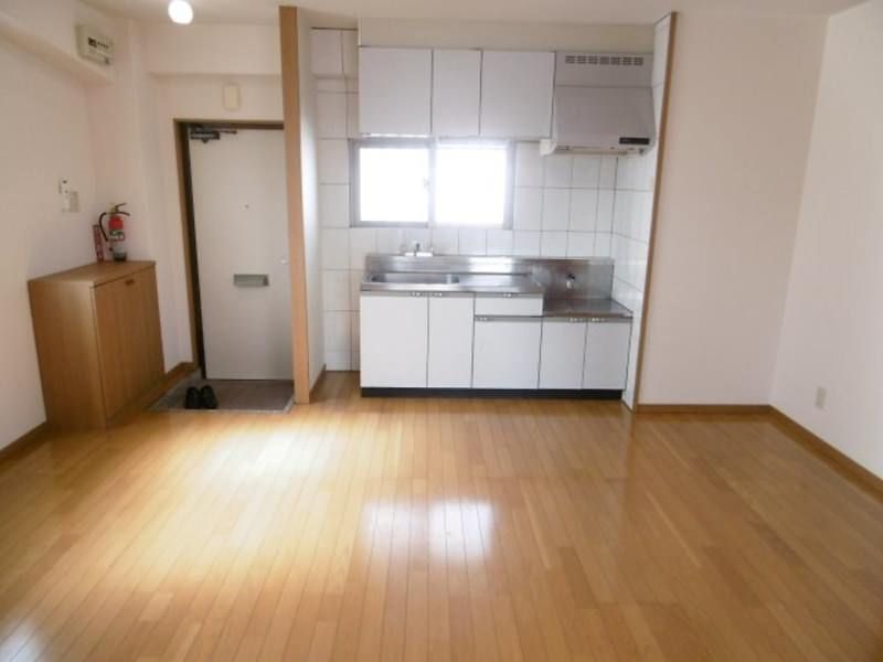 2LDK Apartment for Rent in Chatan, Okinawa - 51.33 sqm - Thumbnail 4