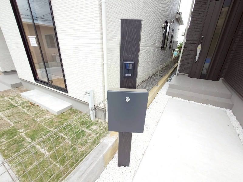 New 4LDK Wooden House with Parking for 4 in Okinawa City - Thumbnail 2