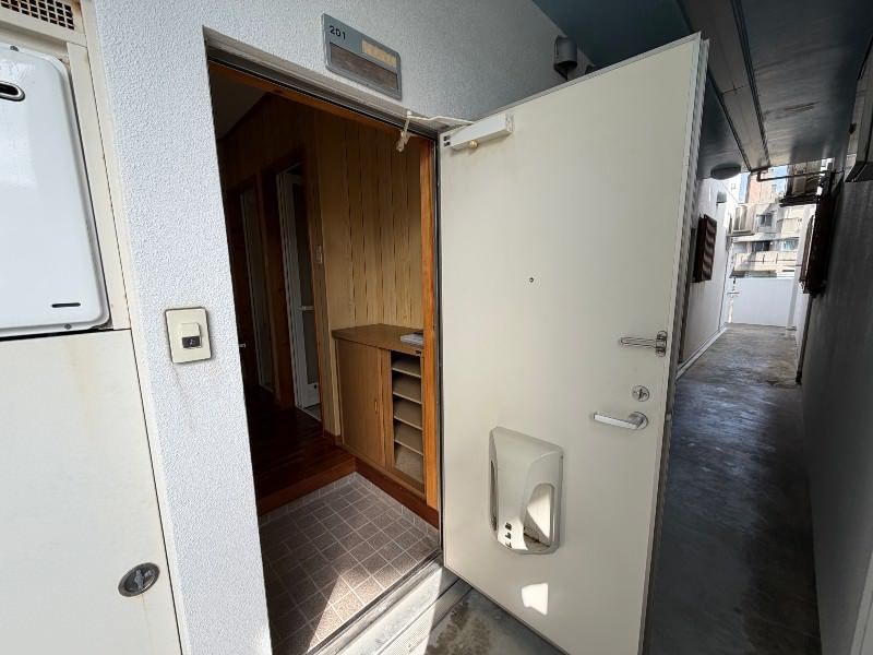 3DK Apartment for Rent in Onaga, Nishihara Town, Okinawa - Thumbnail 2