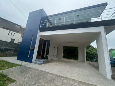 Beachfront House in Onna Village, Okinawa — Image 1, Onna, Okinawa