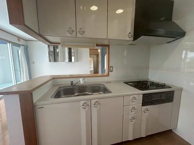 Beachfront House in Onna Village, Okinawa — Image 2, Onna, Okinawa