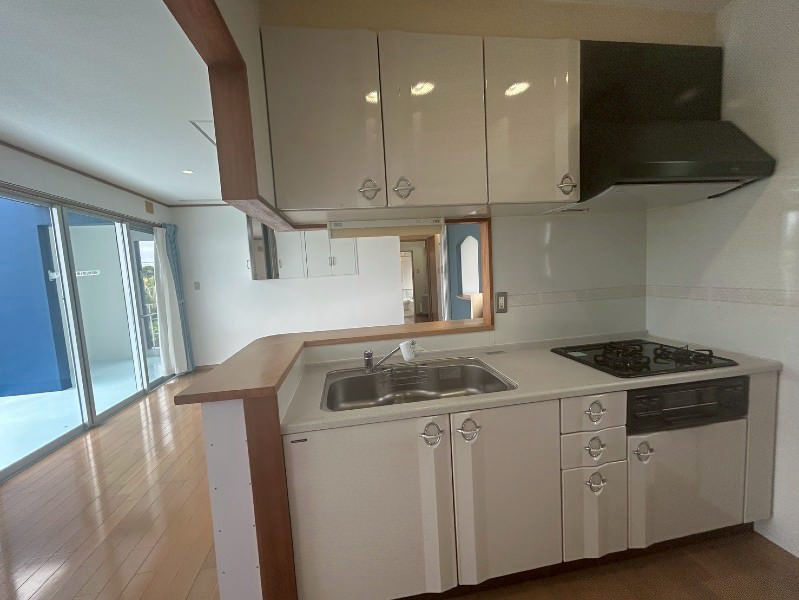 Beachfront House in Onna Village, Okinawa - Thumbnail 2