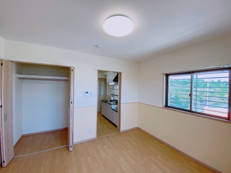 1K Apartment for Rent in Okinawa City with Free Wi-Fi - Thumbnail 4