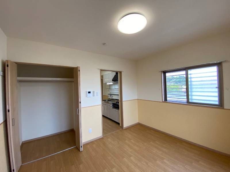 1K Apartment for Rent in Okinawa City with Free Wi-Fi - Thumbnail 3