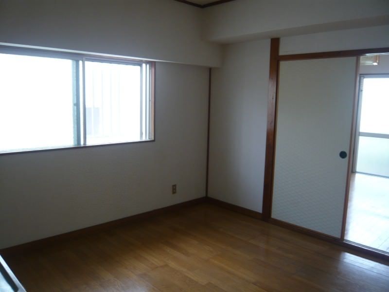 2DK Apartment for Rent in Makishi, Naha City, Okinawa - Thumbnail 4