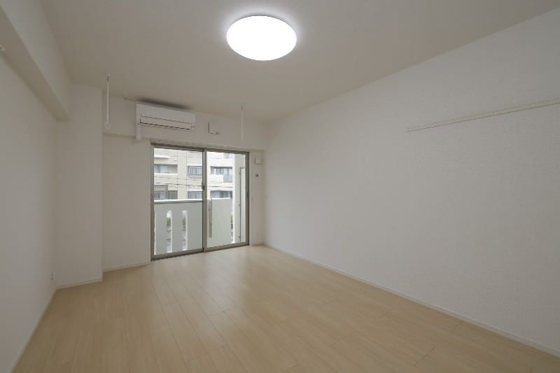 Modern 1K Apartment for Rent in Naha Shuri, Okinawa - No Guarantor - Thumbnail 4