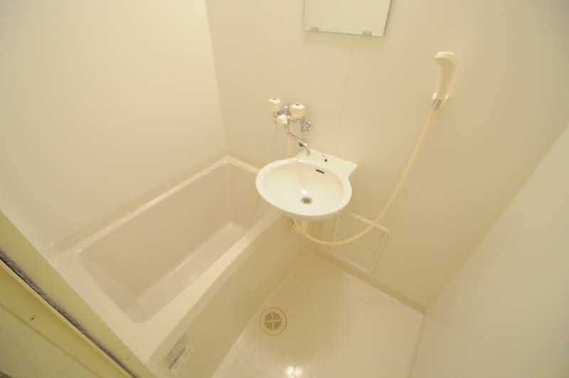 Leopalace Mekaru 1K Apartment for Rent in Okinawa City - Thumbnail 2