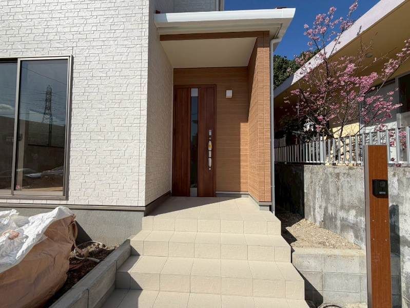 New 3LDK House in Ginowan, Okinawa with 2-Sided Lighting - Thumbnail 3