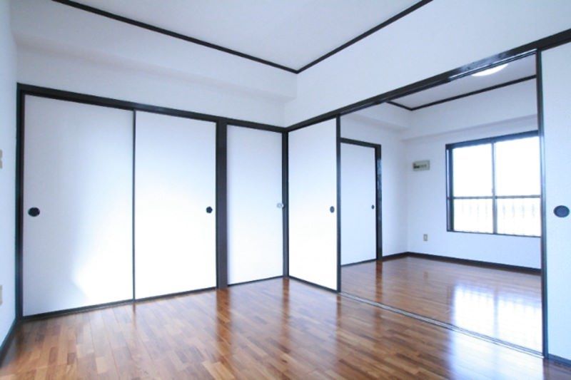 Renovated 2DK Apartment in Urasoe with Zero Deposit & Free Internet - Thumbnail 4
