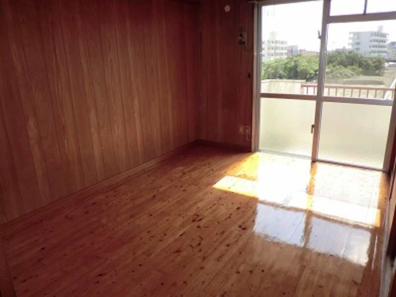 2DK Apartment for Rent in Minamiuehara, Nakagusuku Village - Thumbnail 2