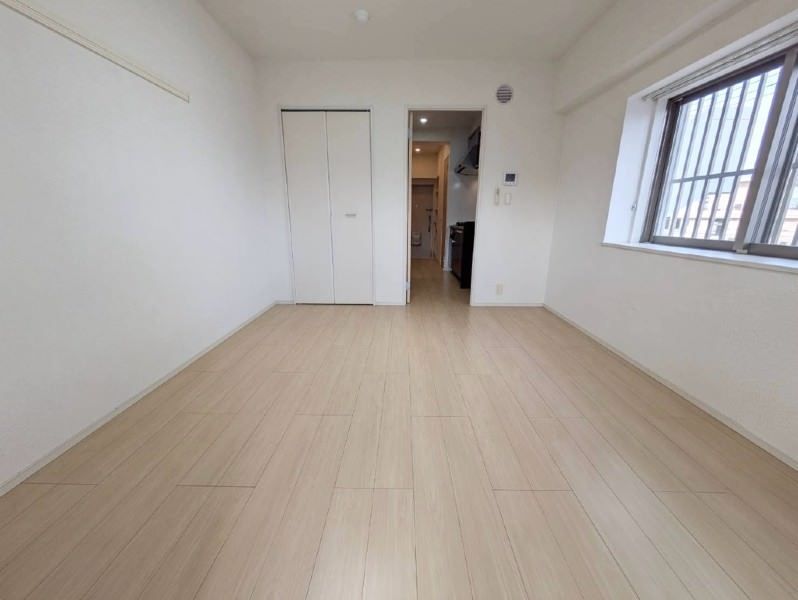 1K Apartment for Rent in Ginowan, Okinawa with Free Internet - Thumbnail 4