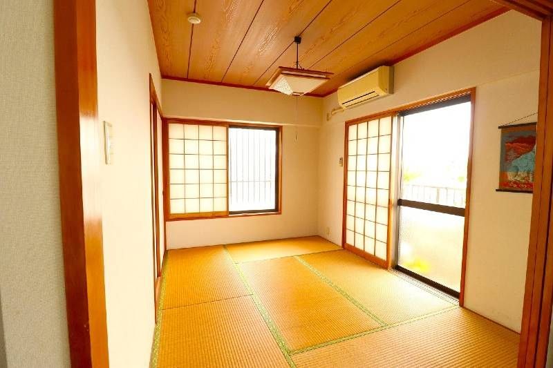 4LDK Top-Floor Corner Apartment for Sale in Naha's Shikina - Thumbnail 3