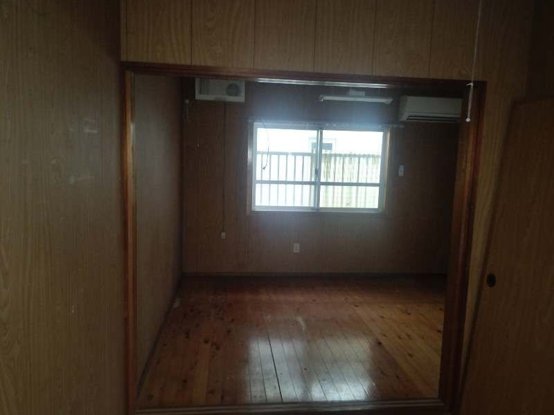 Renovated 1K Apartment for Rent in Okinawa City Central - Thumbnail 4