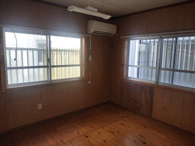 Renovated 1K Apartment for Rent in Okinawa City Central - Thumbnail 3