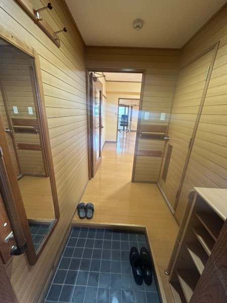 Refurbished 1LDK Apartment in Naha Matsuyama with Auto-Lock - Thumbnail 2