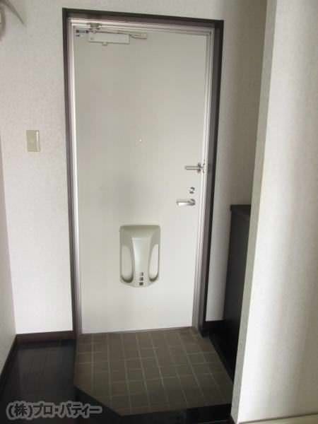 1R Apartment for Rent in Ameku, Naha - 50,000 Yen - Thumbnail 2