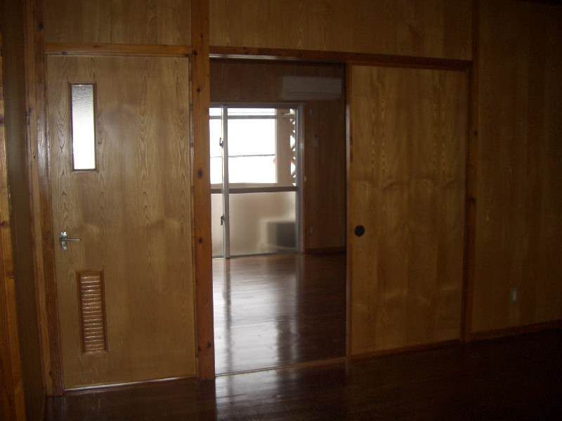 2DK Apartment for Rent in Okinawa City, Mihara - Thumbnail 2