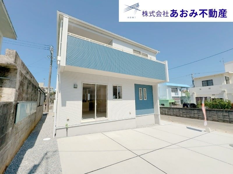 New 3LDK House with Walk-in Closet & 5 Car Parks in Yomitan - Thumbnail 3