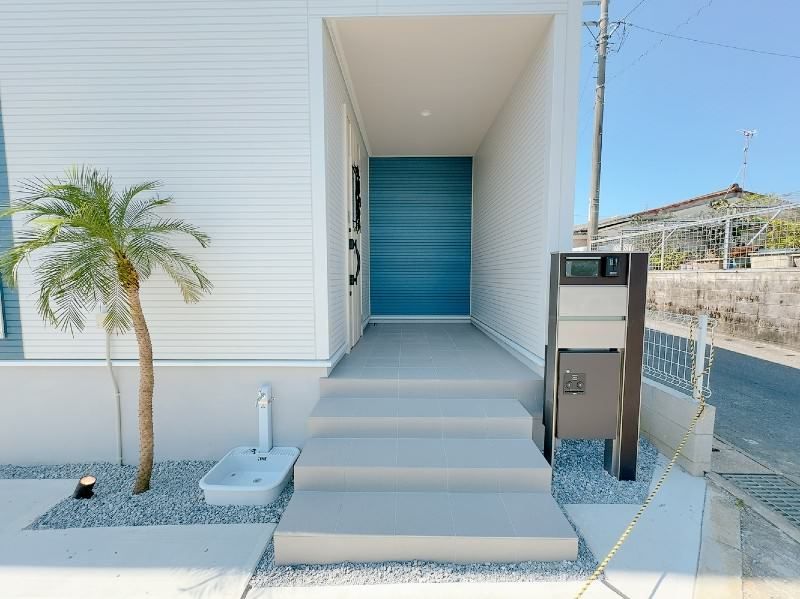 New 3LDK House with Walk-in Closet & 5 Car Parks in Yomitan - Thumbnail 2