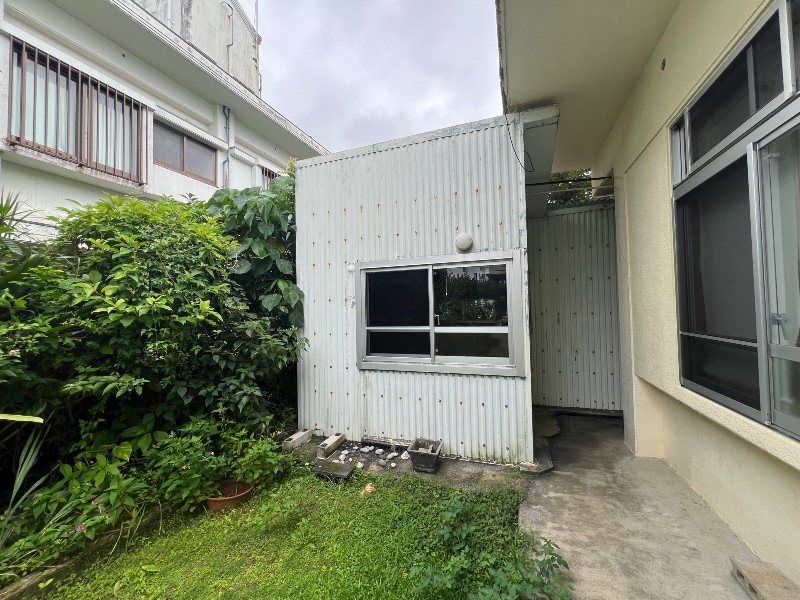 5LDK House for Sale in Yomitan Village, Okinawa with Large Lot - Thumbnail 4