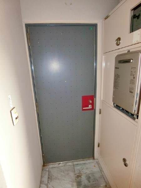Sky Heights 1LDK Apartment for Rent in Uruma City, Okinawa - Thumbnail 2