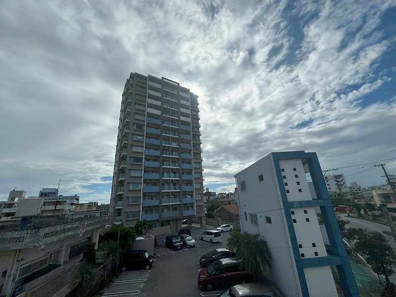 Modern 1K Apartment for Rent in Ginowan, Okinawa - Thumbnail 2
