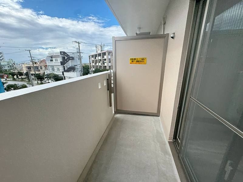 Modern 1K Apartment for Rent in Ginowan, Okinawa - Thumbnail 3