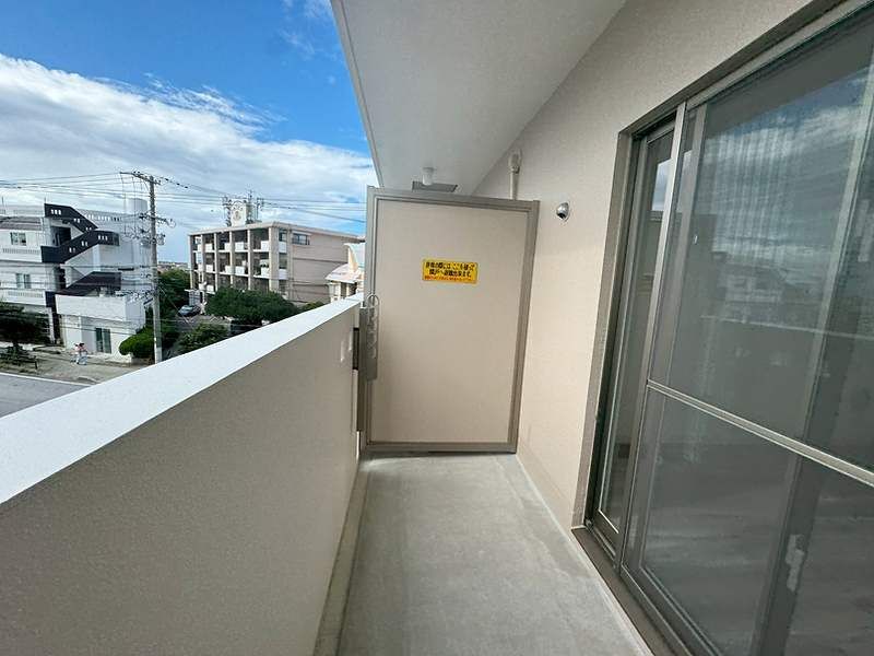 Modern 1K Apartment for Rent in Ginowan, Okinawa - Thumbnail 4