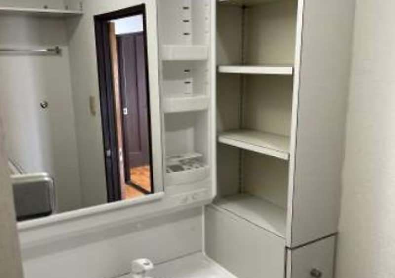 4LDK Top-Floor Corner Apartment with City Views in Okinawa City - Thumbnail 4