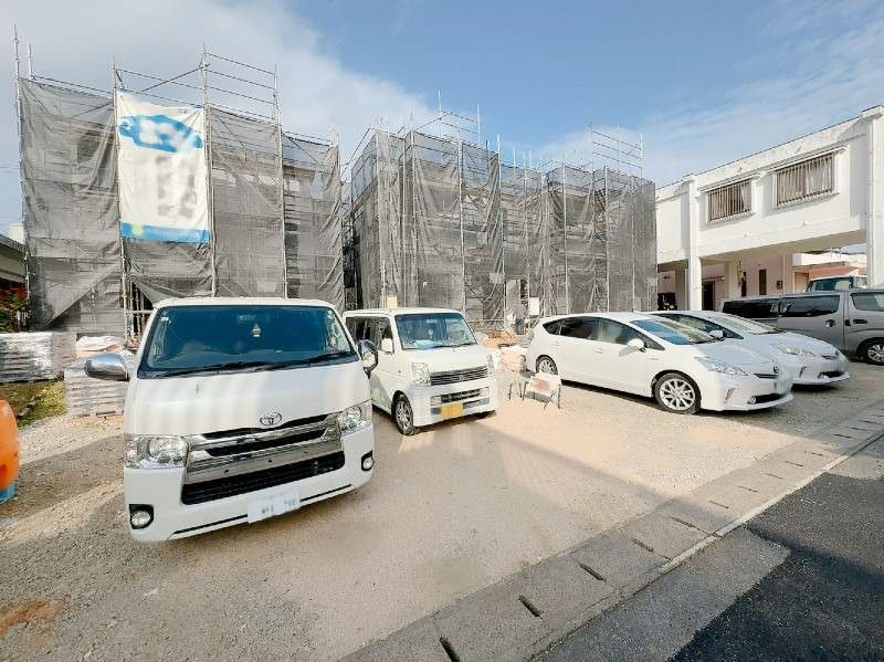 New 4LDK House with Walk-in Closet in Yomitan, Okinawa - Image 1