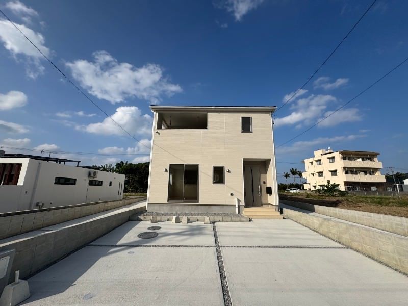 New 4LDK House in Nanjo City, Okinawa with 3 Parking Spaces - Thumbnail 2