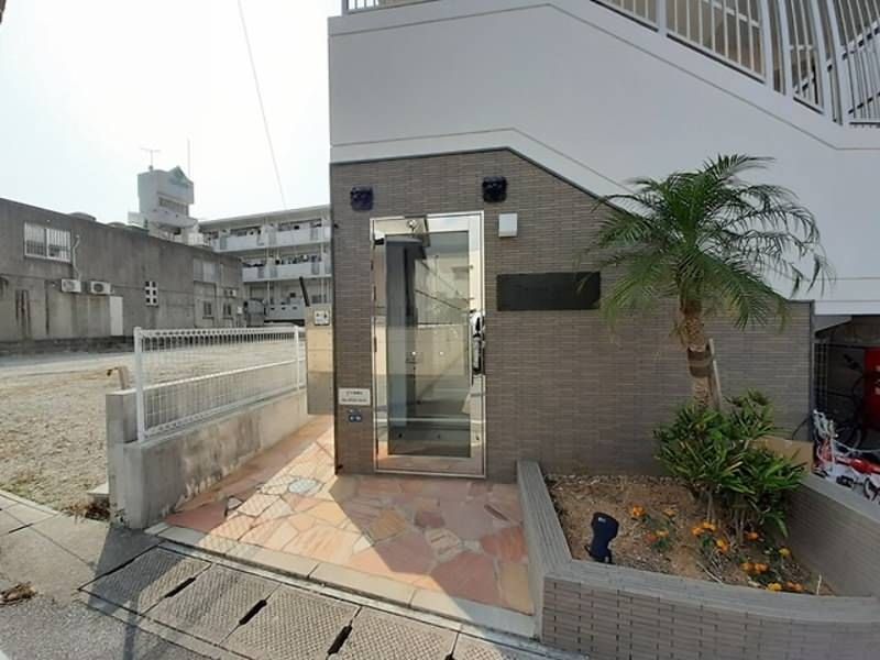 1K Apartment for Rent in Makabi, Naha City, Okinawa - Thumbnail 2