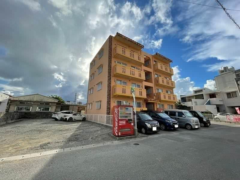2LDK Apartment for Rent in Itoman City, Okinawa - 59.5 sqm - Thumbnail 2