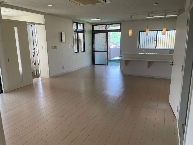 Large 3LDK Apartment for Rent in Okinawa City, Teruya - Thumbnail 2