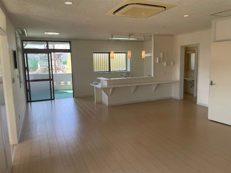 Large 3LDK Apartment for Rent in Okinawa City, Teruya - Thumbnail 3