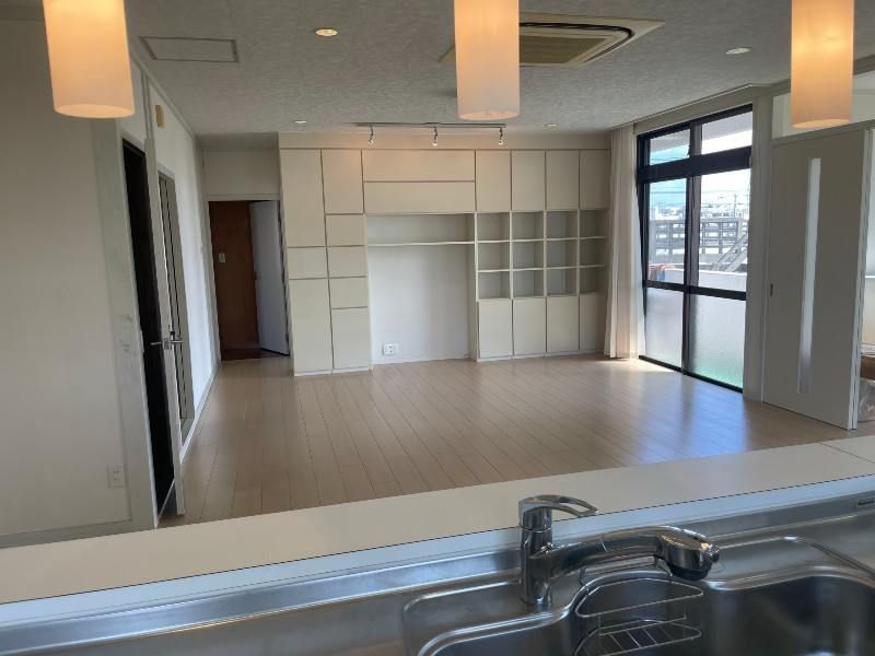 Large 3LDK Apartment for Rent in Okinawa City, Teruya - Thumbnail 4