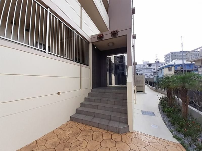 Modern 1DK Apartment for Rent in Naha, Okinawa with Zero Deposit - Thumbnail 2