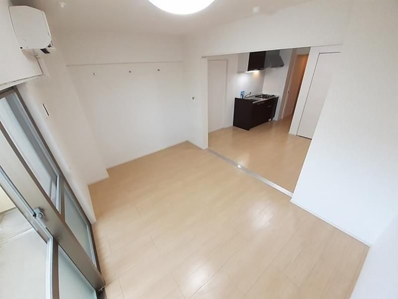Modern 1DK Apartment for Rent in Naha, Okinawa with Zero Deposit - Thumbnail 4