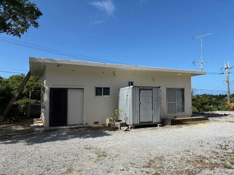 2LDK House with Office in Nakijin Village, Okinawa - Thumbnail 2