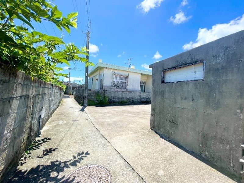 Land for Sale in Itoman, Okinawa with Block Warehouse - Thumbnail 2