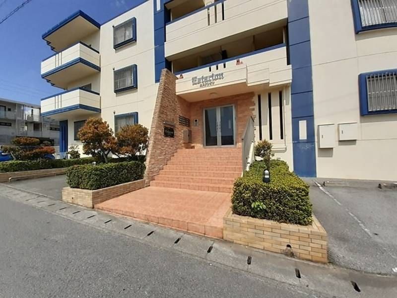 Spacious 2LDK Apartment for Rent in Okinawa City - Thumbnail 3
