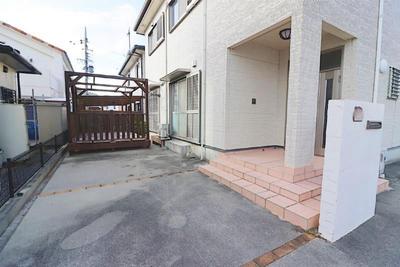 House for sale in Higashihama, Yonabaru-cho (walk-in closet, system kitchen, intercom with monitor, 4LDK, 44.8 million yen) | Okinawa property information [Go Home] No. 5940-541 — Image 2, Yonabaru, Okinawa