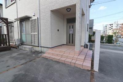 House for sale in Higashihama, Yonabaru-cho (walk-in closet, system kitchen, intercom with monitor, 4LDK, 44.8 million yen) | Okinawa property information [Go Home] No. 5940-541 — Image 1, Yonabaru, Okinawa