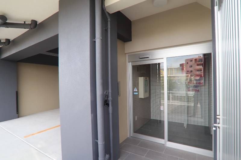 1K Apartment for Rent in Uruma City, Okinawa with Zero Deposit - Thumbnail 3