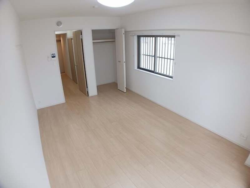 Modern 1K Apartment for Rent near Gibo Station, Naha - Thumbnail 4