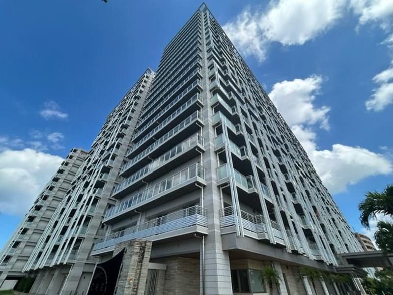 Altuure Mihama High-Floor 2LDK Condo in Chatan, Okinawa - Thumbnail 2