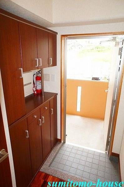 Dia Court Neo 3DK Apartment for Rent in Okinawa City - Thumbnail 2