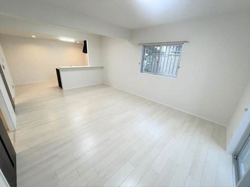 Sunny Heights Ihei 2LDK Apartment for Rent in Chatan, Okinawa - Thumbnail 4