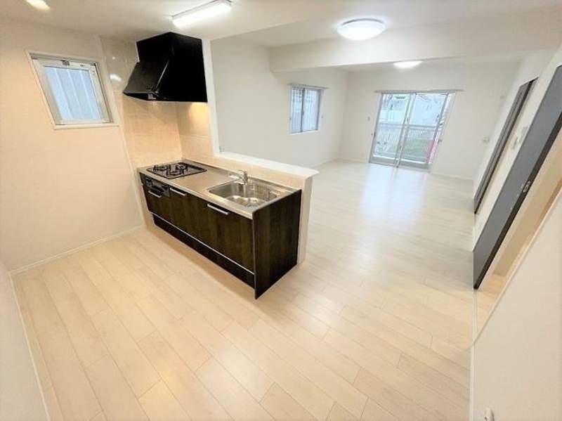 Sunny Heights Ihei 2LDK Apartment for Rent in Chatan, Okinawa - Thumbnail 3