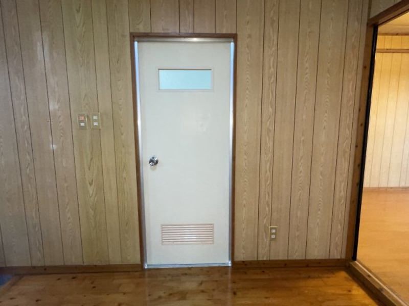 2DK Apartment for Rent in Urasoe, Okinawa - Thumbnail 2